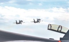 空军某部组织飞行训练