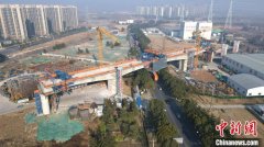 沪渝蓉高铁（南京段）首个跨路连续梁合龙